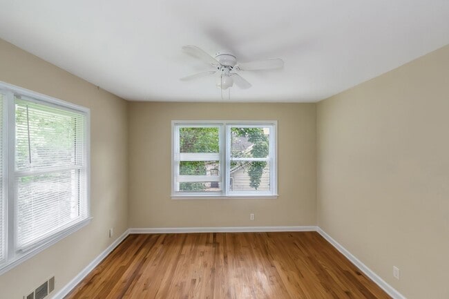 Building Photo - Beautiful 3 Bed 2 Bath Ranch home with a H...