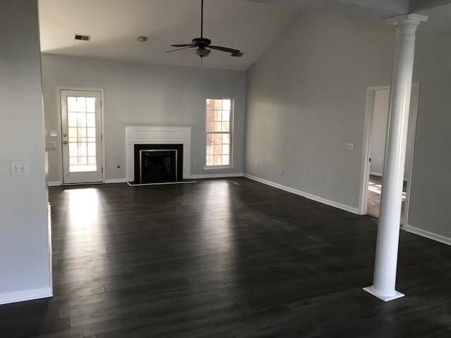 Building Photo - 503 Walkingstick Way