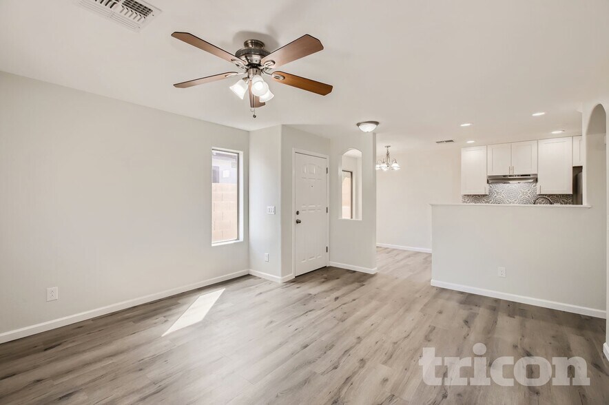 Building Photo - 8701 S 50th Dr