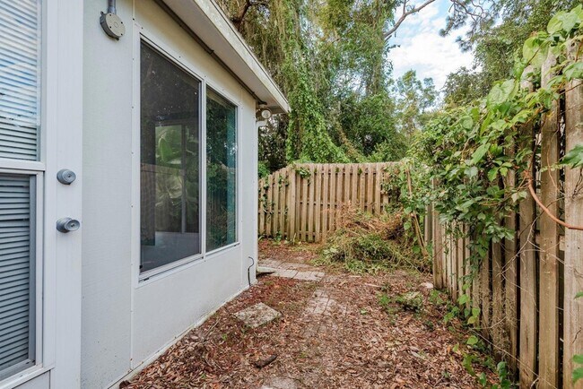Building Photo - 10918 Freemont Dr