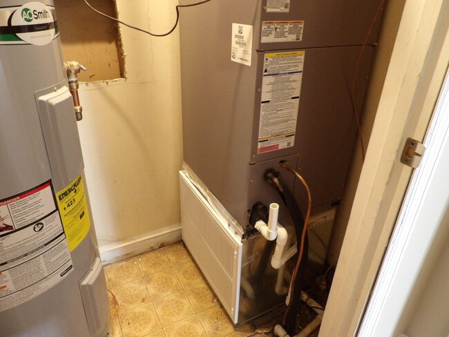 Building Photo - 35 Ashwood Ct