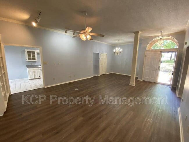 Building Photo - 5115 Fern St