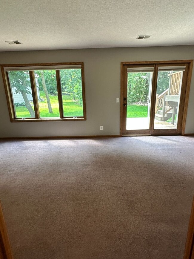 Building Photo - Maple Grove Single Family Home, Office, Fa...