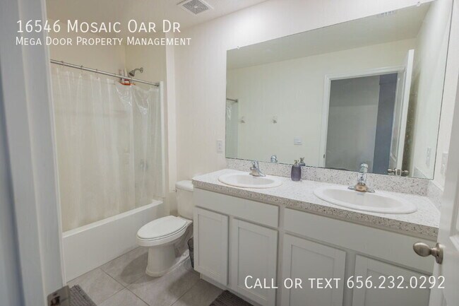 Building Photo - 16546 Mosaic Oar Dr