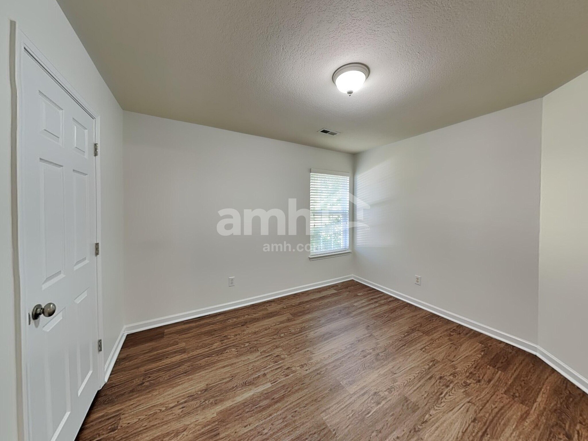 Building Photo - 10815 Pointer Ridge Dr