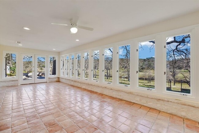 Building Photo - 202 Lazy L Ln