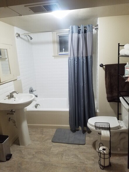 Bathroom - 521 Harrison St