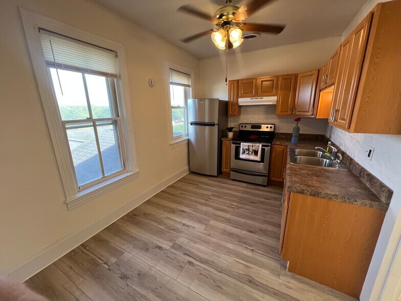 Building Photo - 232 Proudfoot Dr