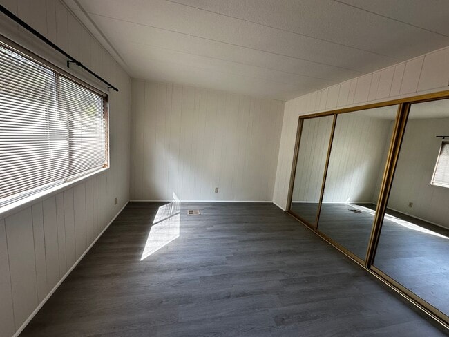 Building Photo - Quiet 3 bedroom in Umpqua