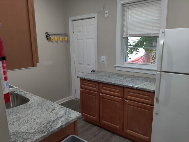 Building Photo - 5535 Crowson St