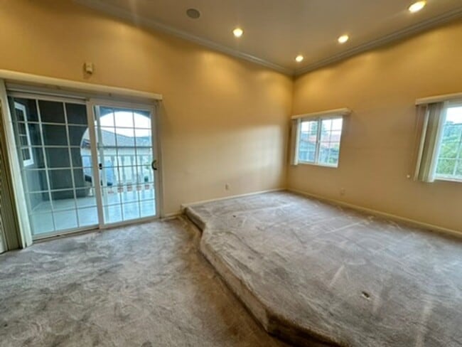 Building Photo - Exquisite Belmont Estate with Luxurious Am...