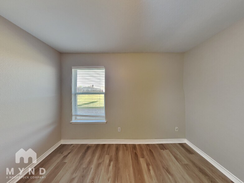 Building Photo - 421 Pin Oak Ln
