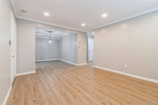 Building Photo - 138 Feller Dr