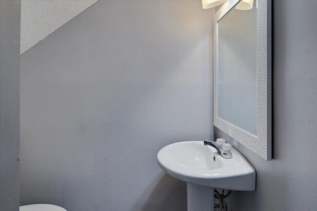 Building Photo - 1001/1003 Euclid Ave