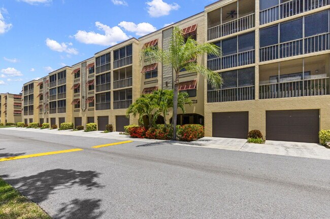 Building Photo - Beautiful Condo For Rent In St Petersburg!