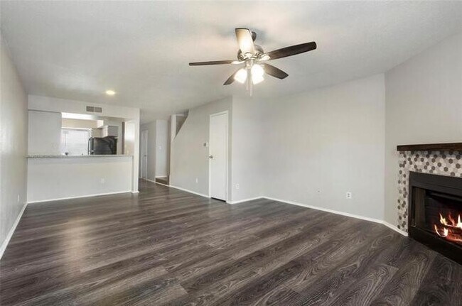 Building Photo - 8704 Victorian Village Dr