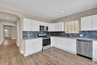 Building Photo - Beautiful renovated Home