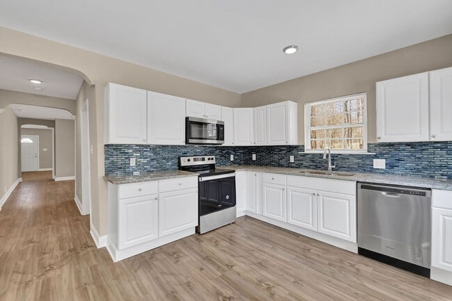 Building Photo - Beautiful renovated Home