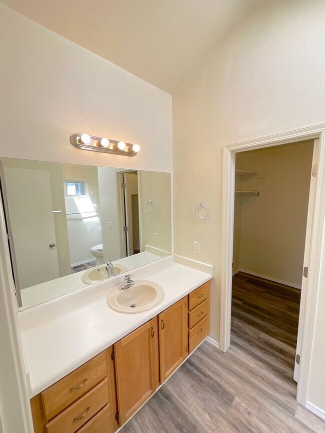 Building Photo - 4 Bedroom Home Available Near Research Pkwy & Scarborough Dr!