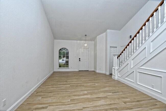 Building Photo - 17607 Klamath Falls Dr
