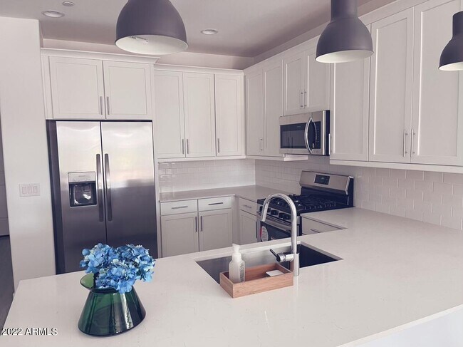 Building Photo - 31962 N 125th Ave