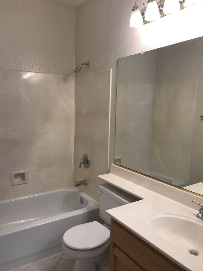 Building Photo - 2042 Rummel Ct