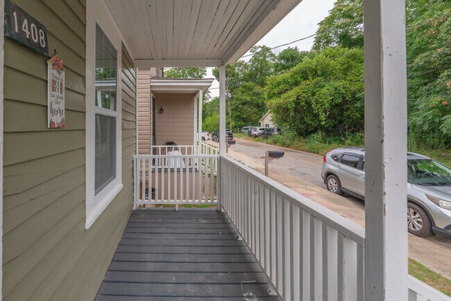 Building Photo - 1408 Maple St