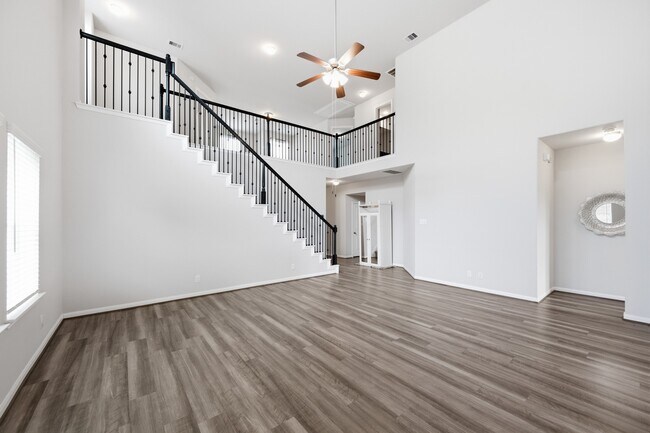 Building Photo - 10402 Matterhorn Dr