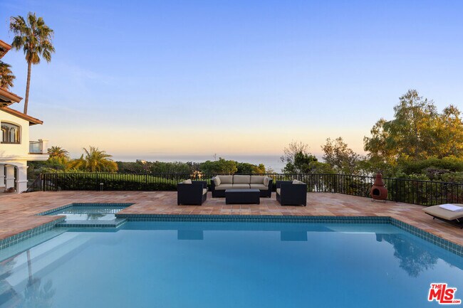 Building Photo - 3909 Villa Costera