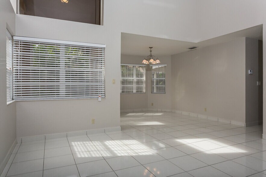 Building Photo - 1161 SW 108th Terrace