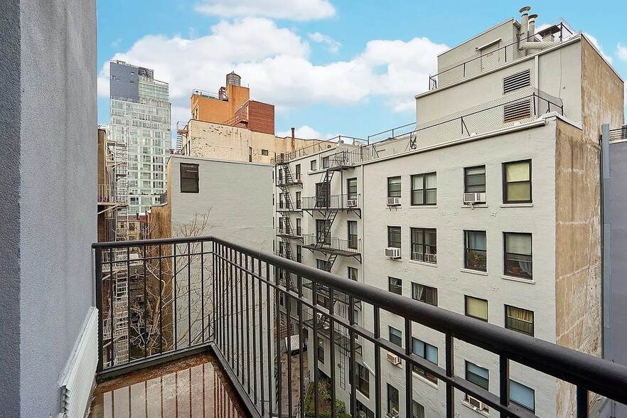 Building Photo - 152 Ludlow St