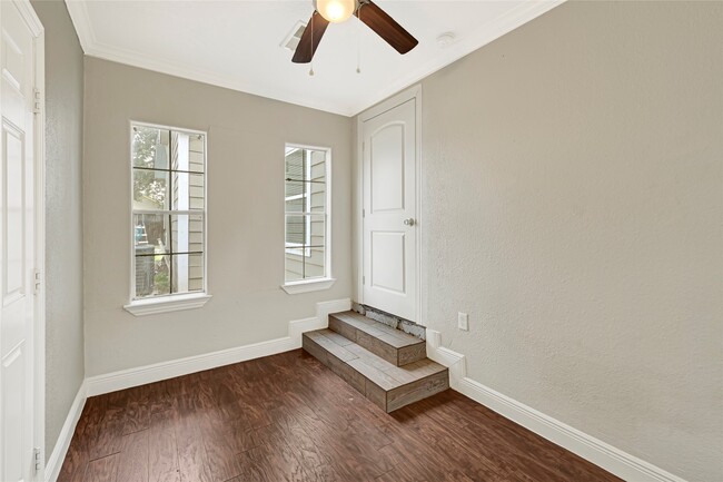 Building Photo - 7125 Gillen St