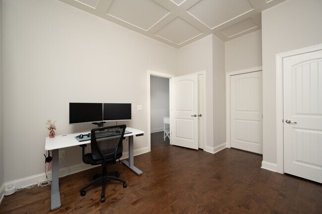 Building Photo - **LIKE NEW EXECUTIVE HOME IN A CUL-DE-SAC ...