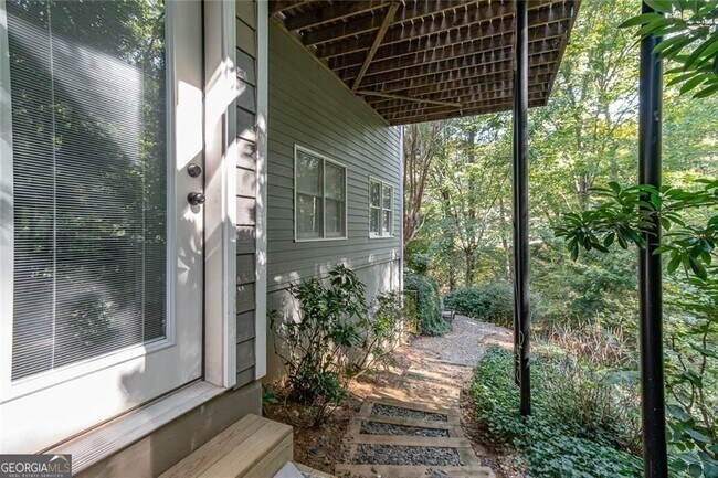 Building Photo - 651 Briarleigh Way