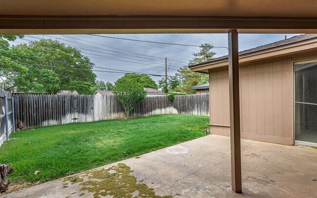 Building Photo - 3406 65th Dr
