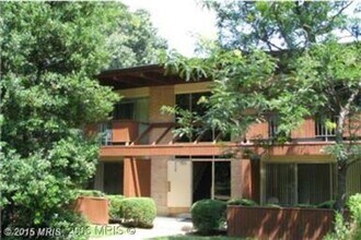 Building Photo - Look no further! Beautiful spacious update...