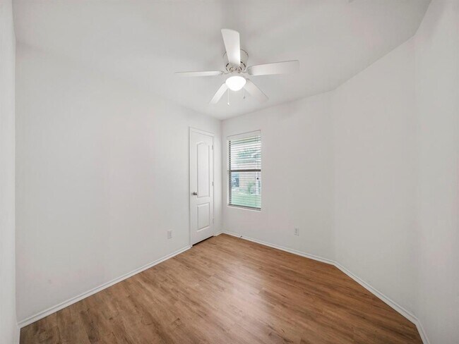 Building Photo - 526 Enchanted Springs Dr