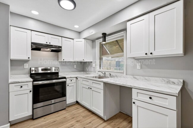 Building Photo - 1810 Mora Ln