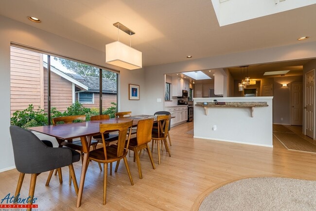 Building Photo - Desirable Home | Oceans Views | Close To B...