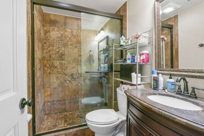 Building Photo - 128 Tudor St