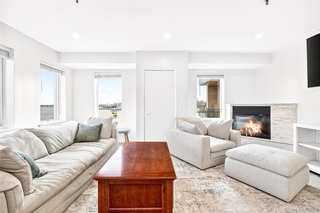 Building Photo - 1432 Outlook Ave