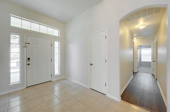 Building Photo - 917 Old Wick Castle Way