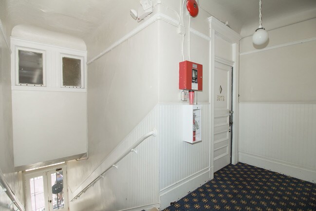 Interior Photo - 3264-3272 Mission