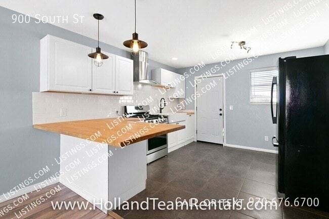 Building Photo - 900 South St