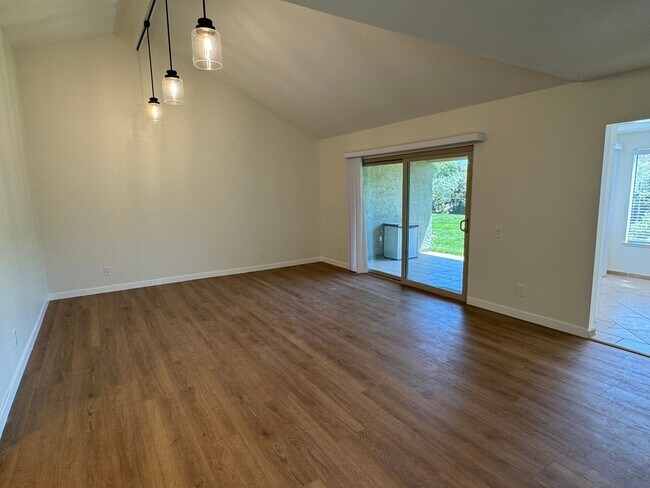 Building Photo - Perimeter location with great views - Leis...