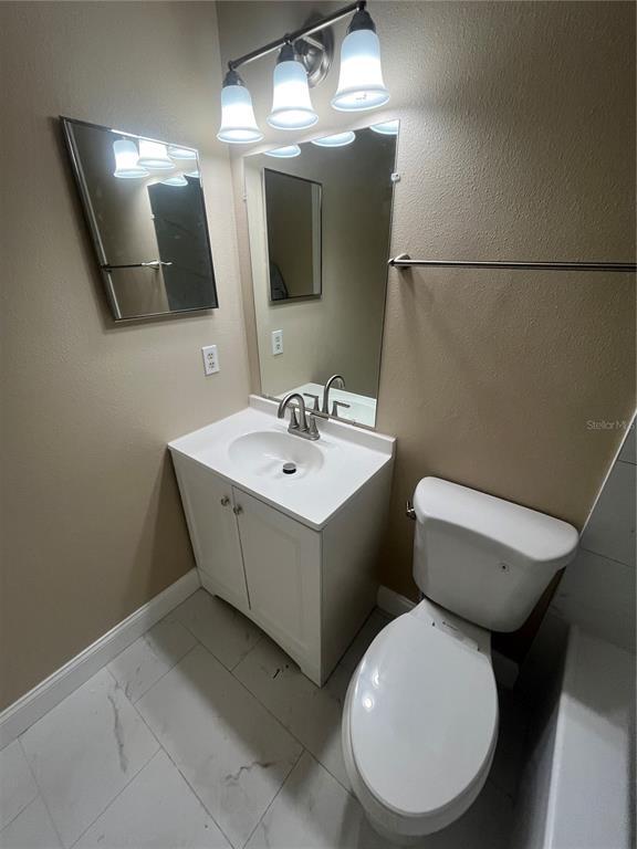 Building Photo - 351 Hidden Lake Dr