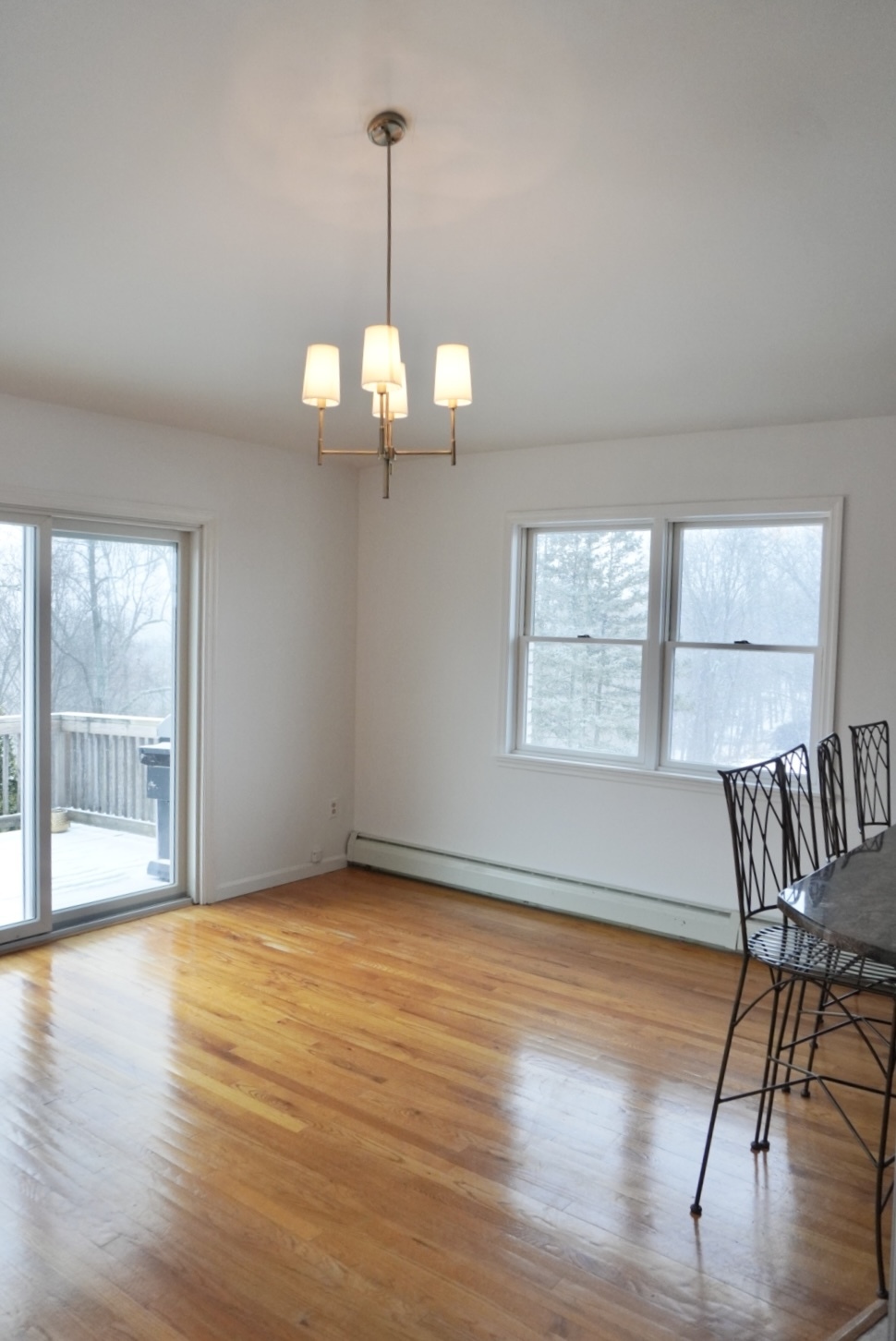 Sitting room of kitchen - 166 Woodside Ave