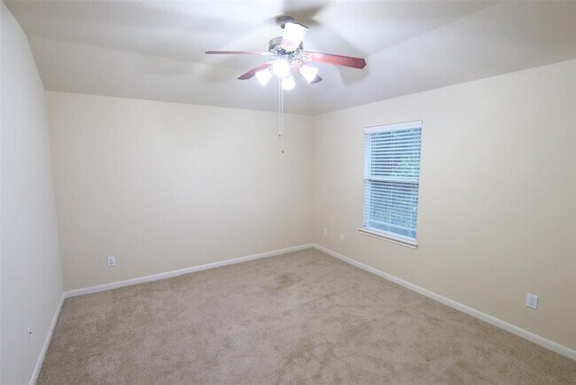 Building Photo - 26427 Longview Creek Dr