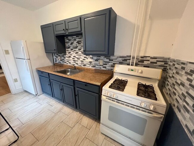 Primary Photo - Newly Updated 3 Bedroom Home