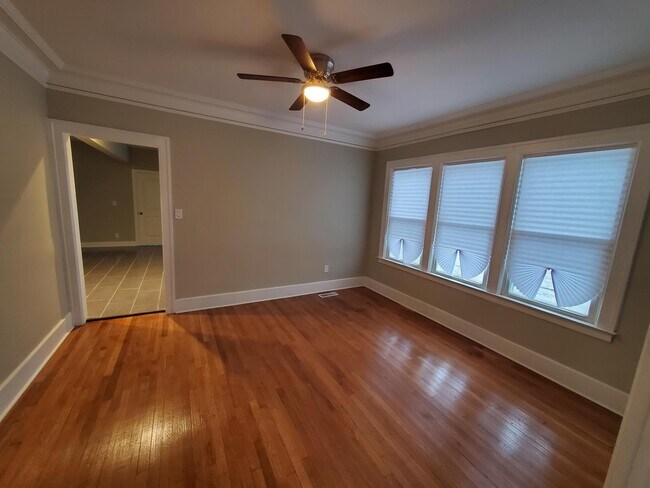 Building Photo - 2914 Hurlbut St